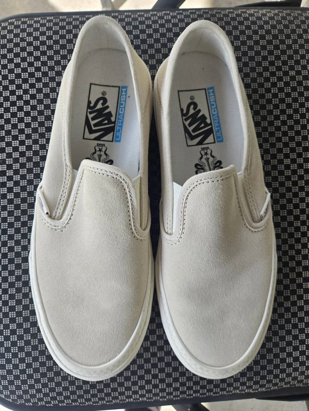 Vans Slip-On Sneakers‎ in Beige Suede